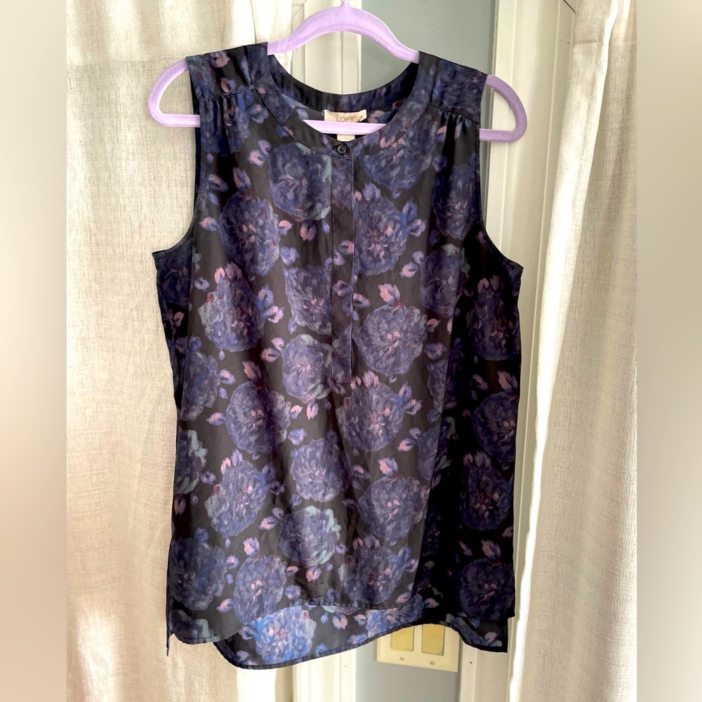 ✨LOFT✨floral sleeveless blouse